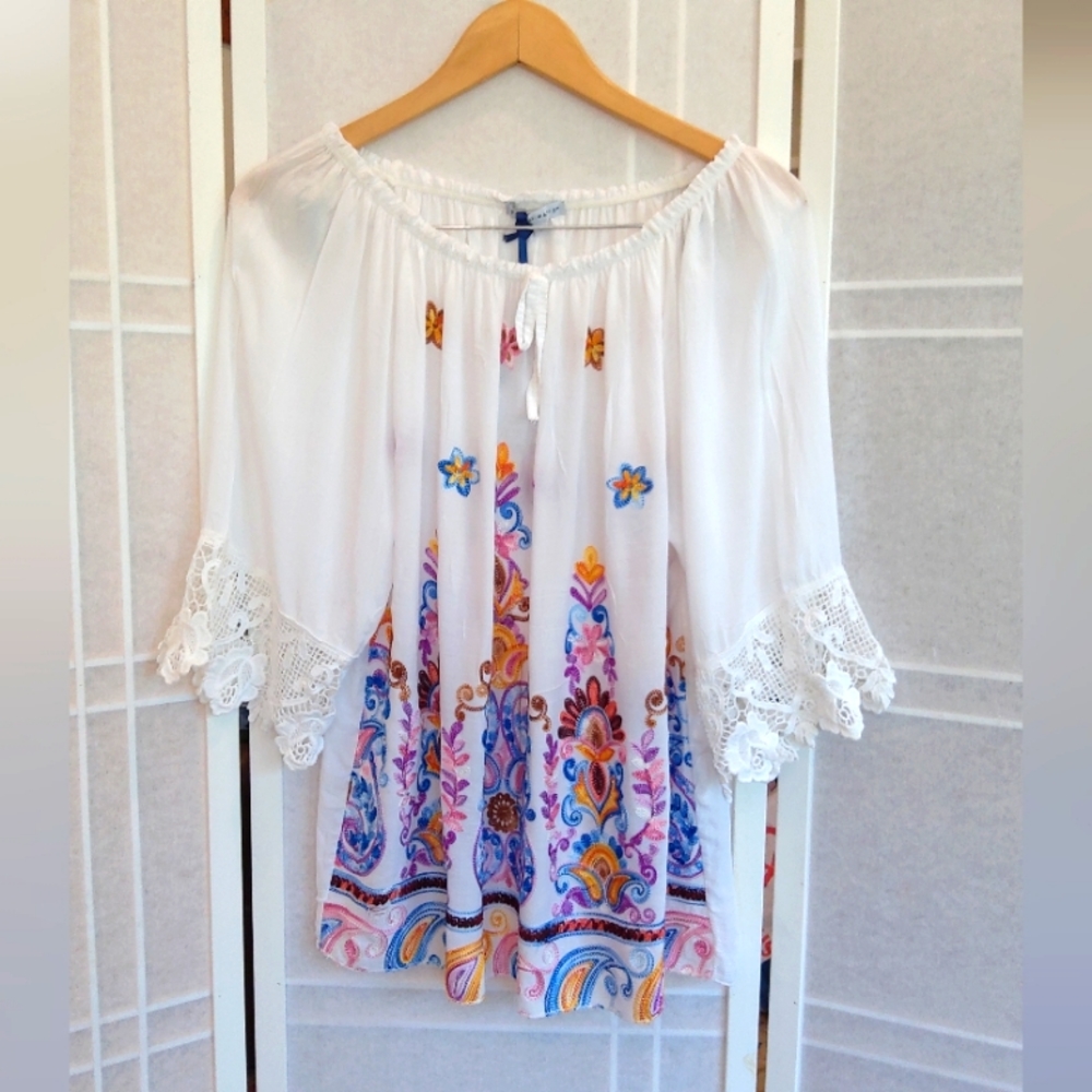 NWT ! Tempo Paris white embroidered pesant style viscose blouse